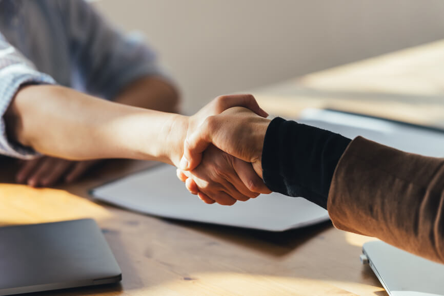 20 Exit Interview Questions to Ask (+ Example Answers)